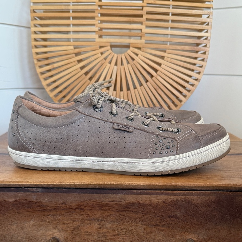 Taos Footwear Women's Brown Leather Sneakers